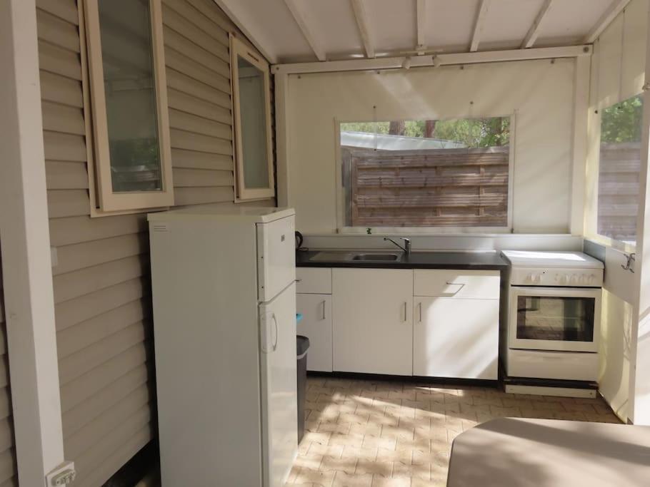 Mobile Home 6-Pers Camping Lei Suves-Cotes D'Azur-Including Airco Roquebrune-sur Argens Zewnętrze zdjęcie